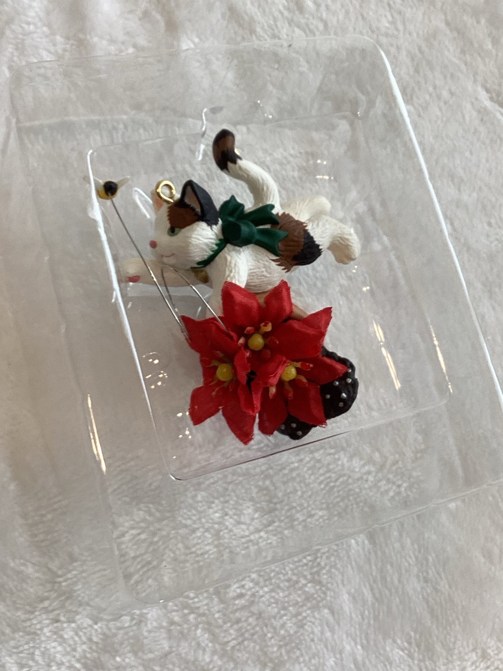 Vintage Hallmark Keepsake Ornament Cat Mischievous Kitten Poinsettia 2002 - Picture 4 of 11